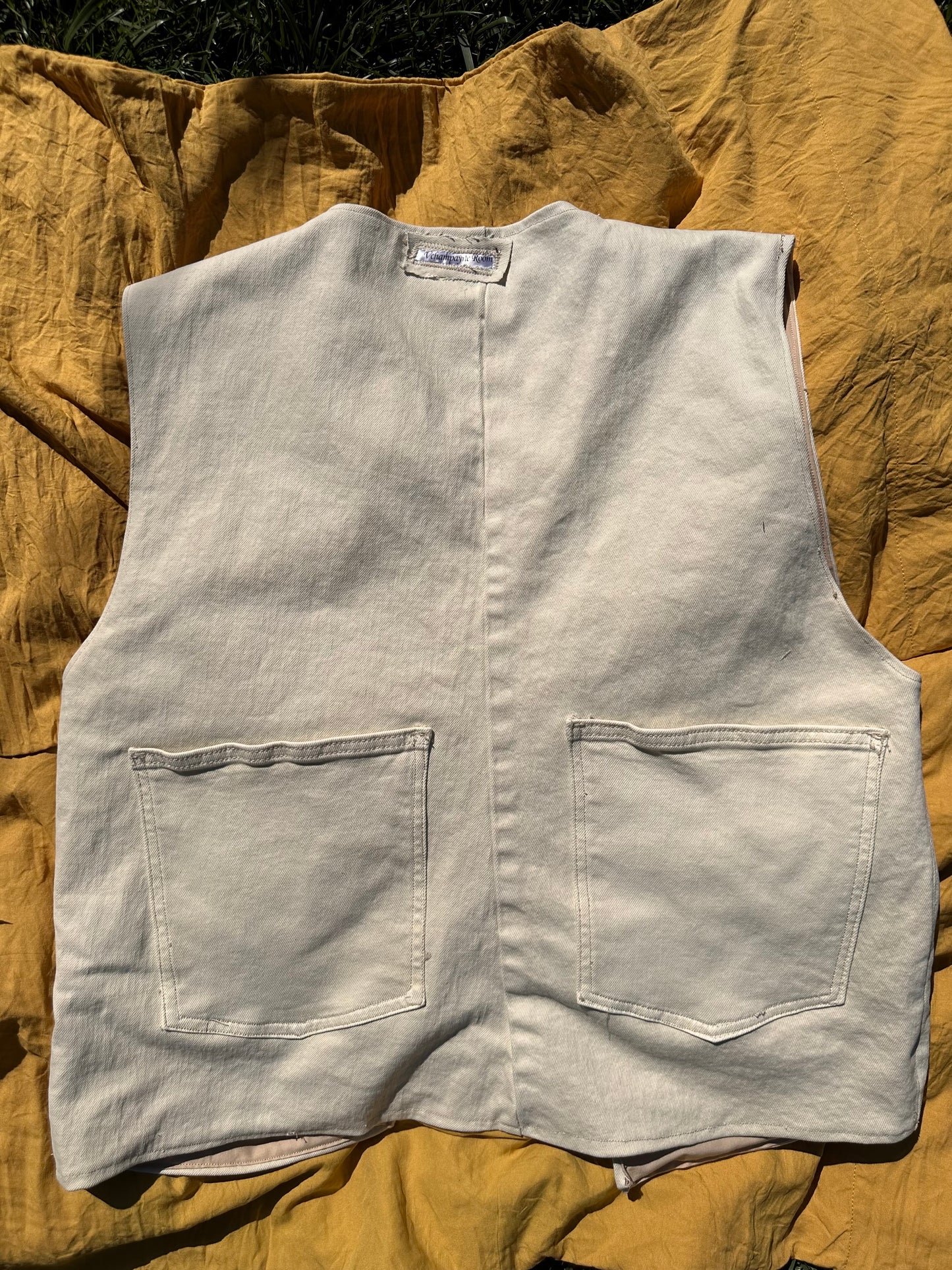 Beige-sickle Vest